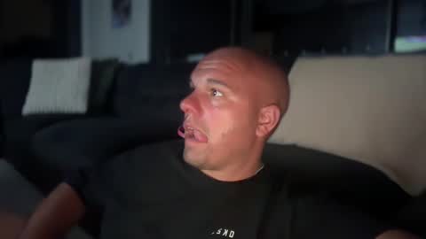 Snapshot of aussieboycal chatting on 02/08/25, 11:01 aussieboycal online show from 02/08/25, 11:01