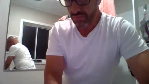 Snapshot of aussieguy59660 chatting on 12/22/25, 01:41 aussieguy59660 online show from 12/22/25, 01:41
