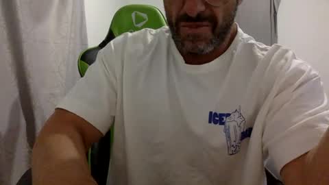 Snapshot of aussieguy59660 chatting on 04/30/26, 10:21 aussieguy59660 online show from 04/30/26, 10:21