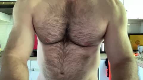 Snapshot of aussiemuscledad chatting on 06/01/26, 03:41 AussieMuscleDad online show from 06/01/26, 03:41