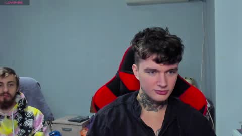 Snapshot of austen_milker chatting on 12/21/24, 04:57 Austen online show from 12/21/24, 04:57