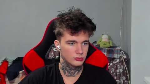 Snapshot of austen_milker chatting on 12/27/24, 05:09 Austen online show from 12/27/24, 05:09