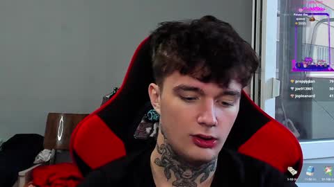 Snapshot of austen_milker chatting on 12/27/24, 11:17 Austen online show from 12/27/24, 11:17