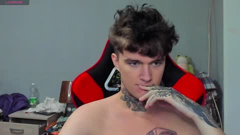 Snapshot of austen_milker chatting on 01/02/25, 01:30 Austen online show from 01/02/25, 01:30