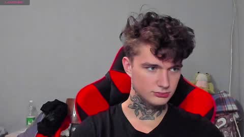 Snapshot of austen_milker chatting on 01/04/25, 06:51 Austen online show from 01/04/25, 06:51