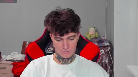 Snapshot of austen_milker chatting on 01/12/25, 06:59 Austen online show from 01/12/25, 06:59