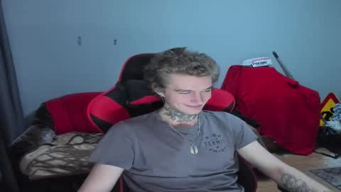 Snapshot of austen_milker chatting on 10/23/25, 07:45 Austen online show from 10/23/25, 07:45