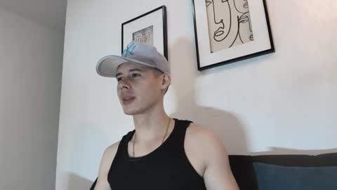 Snapshot of austiin_ross1 chatting on 10/17/25, 06:32 austiin online show from 10/17/25, 06:32
