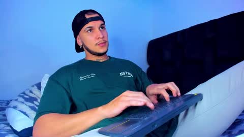 Snapshot of austin_curry chatting on 12/21/24, 05:03 A online show from 12/21/24, 05:03