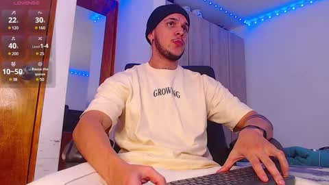 Snapshot of austin_curry chatting on 02/25/25, 03:31 A online show from 02/25/25, 03:31