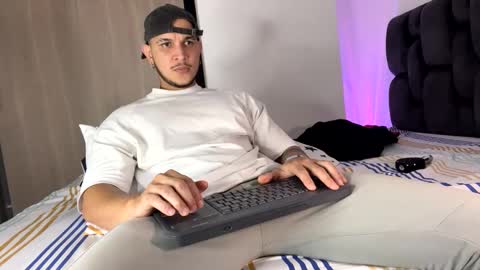 Snapshot of austin_curry chatting on 12/19/25, 10:39 A online show from 12/19/25, 10:39