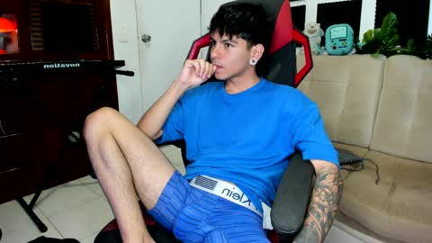 Snapshot of austin_falcon chatting on 04/07/26, 08:09 Austin online show from 04/07/26, 08:09