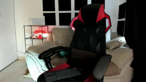 Snapshot of austin_falcon chatting on 04/08/26, 08:31 Austin online show from 04/08/26, 08:31