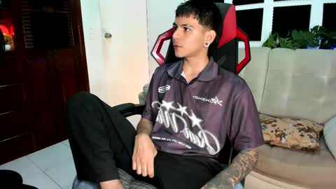 Snapshot of austin_falcon chatting on 04/15/26, 07:21 Austin online show from 04/15/26, 07:21