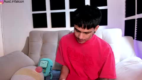 Snapshot of austin_falcon chatting on 04/18/26, 01:04 Austin online show from 04/18/26, 01:04