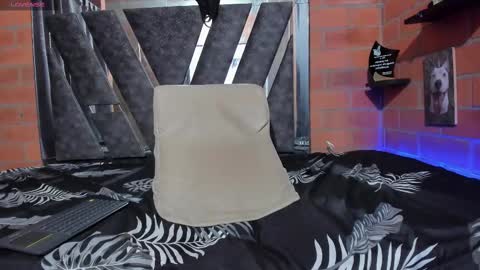 austin_latin444 online show from 02/06/25, 04:42