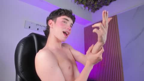 Snapshot of austin_rouse chatting on 04/08/26, 08:20 austin_rouse online show from 04/08/26, 08:20