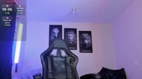 Snapshot of austintorres_ chatting on 12/19/25, 03:35 AustinTorres online show from 12/19/25, 03:35