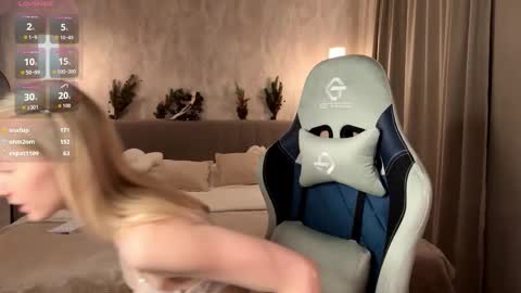 Snapshot of autumnroginson chatting on 12/20/25, 02:35 Annie online show from 12/20/25, 02:35