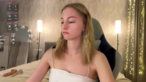 Snapshot of autumnroginson chatting on 02/06/26, 11:57 Annie online show from 02/06/26, 11:57