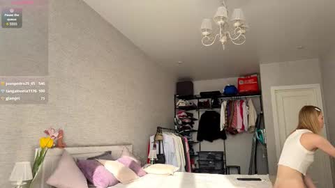 Snapshot of autumnroginson chatting on 03/12/26, 01:06 Annie online show from 03/12/26, 01:06