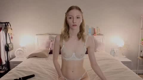 Snapshot of autumnroginson chatting on 03/20/26, 02:00 Annie online show from 03/20/26, 02:00