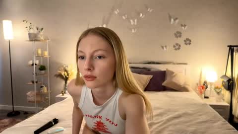 Snapshot of autumnroginson chatting on 05/20/26, 02:01 Annie online show from 05/20/26, 02:01