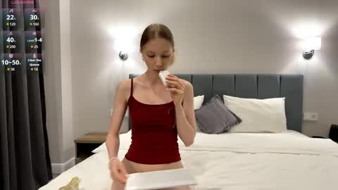 Snapshot of autumnroginson chatting on 05/25/26, 04:57 Annie online show from 05/25/26, 04:57