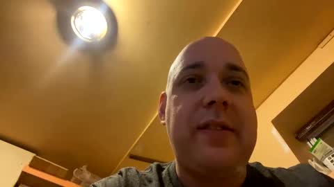 Snapshot of auz1812 chatting on 12/27/24, 08:24 Auz online show from 12/27/24, 08:24