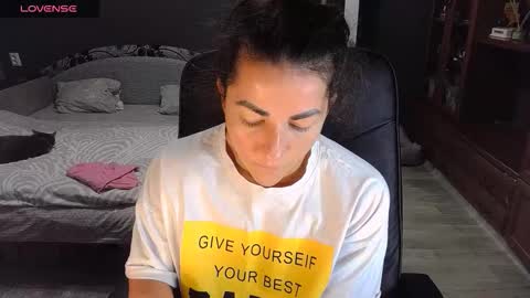 Ava online show from 11/08/25, 11:54