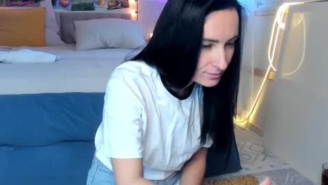 Ava online show from 10/05/25, 06:23