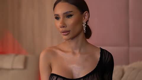 Ava online show from 02/13/25, 09:38