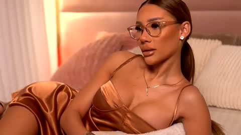 Ava online show from 01/12/26, 03:34