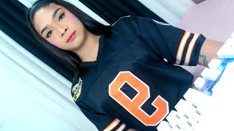 Snapshot of ava_lux chatting on 11/15/25, 02:24 Ava online show from 11/15/25, 02:24