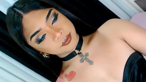 Snapshot of ava_lux chatting on 11/28/25, 04:37 Ava online show from 11/28/25, 04:37