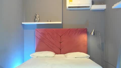 Snapshot of ava_luz chatting on 12/20/25, 07:43 ava_luz online show from 12/20/25, 07:43