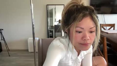 Snapshot of ava_petite_ chatting on 04/29/26, 08:37 Little Ava online show from 04/29/26, 08:37