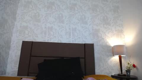 Snapshot of ava_raye chatting on 04/21/26, 01:42 Ava online show from 04/21/26, 01:42