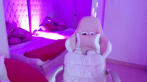 Snapshot of ava_williams_ chatting on 02/12/26, 01:28 AVA online show from 02/12/26, 01:28