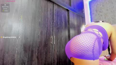 Snapshot of avaa_am chatting on 09/19/25, 04:14 AVA online show from 09/19/25, 04:14