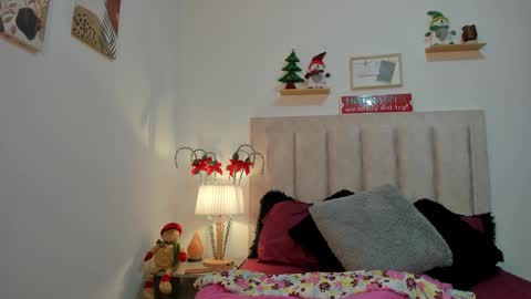 Snapshot of avaline_blanc chatting on 12/28/24, 11:16 Avaline Help me reach 100 likes TRANSMISSION EVERY DAY FROM 39 PM online show from 12/28/24, 11:16