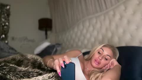 AvalonnFoxx online show from 12/02/24, 12:07