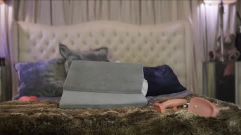 AvalonnFoxx online show from 12/29/24, 06:35