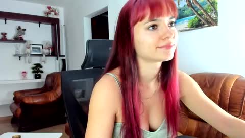 Snapshot of avapinkqueen chatting on 05/05/26, 12:07 Ava online show from 05/05/26, 12:07