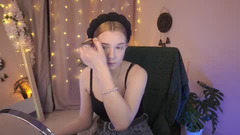  Ava  online show from 10/03/25, 12:02