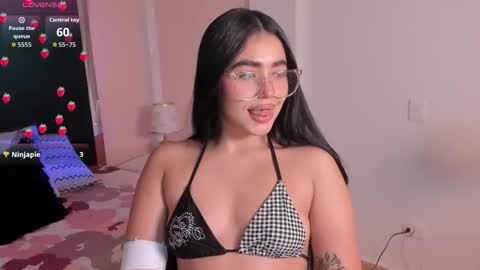 Snapshot of avascott_ chatting on 10/20/25, 06:19 Ava online show from 10/20/25, 06:19