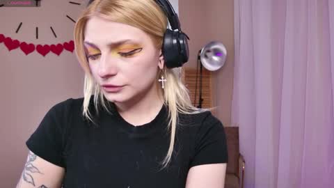 Ava online show from 05/05/26, 02:14