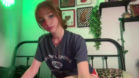Snapshot of avaxlee chatting on 06/27/26, 02:16 avaxlee online show from 06/27/26, 02:16