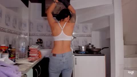 Snapshot of ave_fenix69 chatting on 12/13/24, 09:09 Valery -- online show from 12/13/24, 09:09