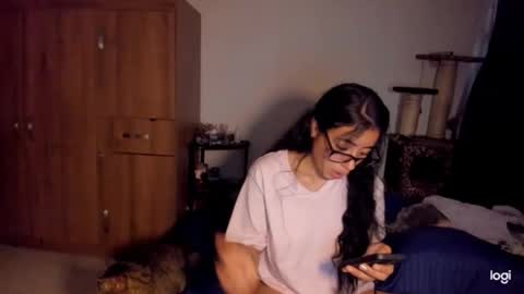 Snapshot of ave_fenix69 chatting on 12/19/24, 03:18 Valery -- online show from 12/19/24, 03:18